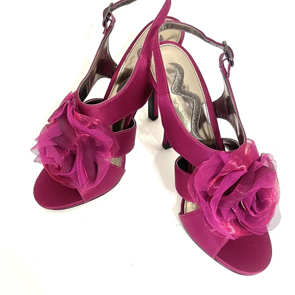 Nina Shoes - Women's high heel shoes. Size 8 M - NEW ITEM